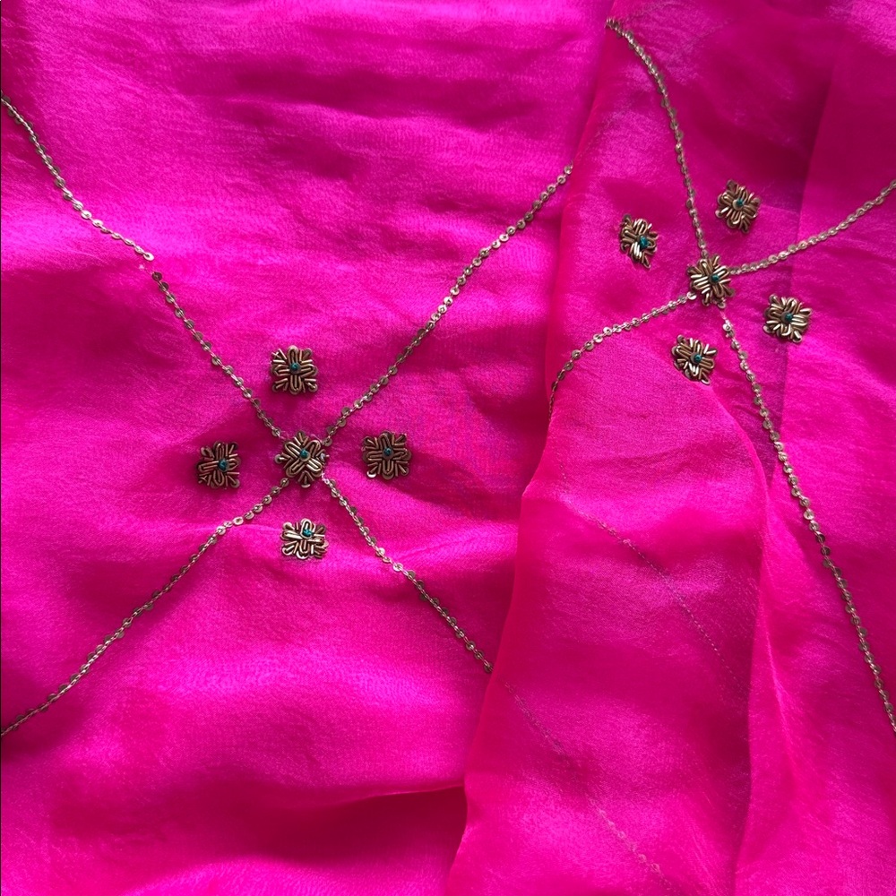 New designer Indian Magenta silk with organza with golden hand embroidered Saree - Picture 7 of 8